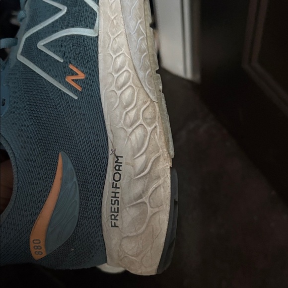 New Balance Blue Athletic Shoes with Cushioned Sole fresh and foam 880 - Picture 12 of 12